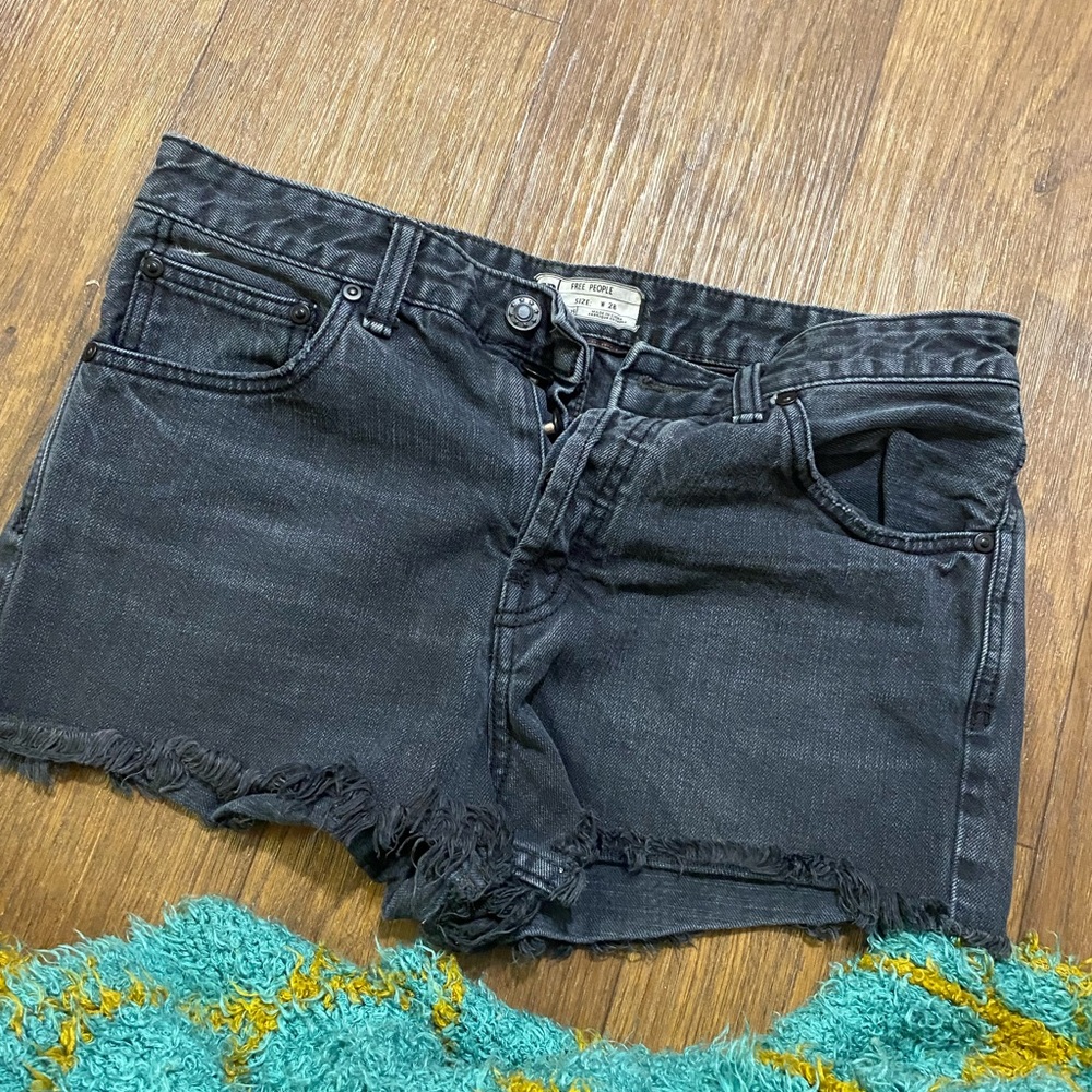 FREE PEOPLE BLACK SHORTS size 28